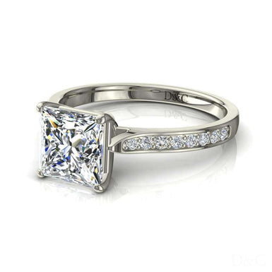 Bague Ganna solitaire diamant princesse et diamants ronds 0.50 carat I / SI / Or Blanc 18 carats