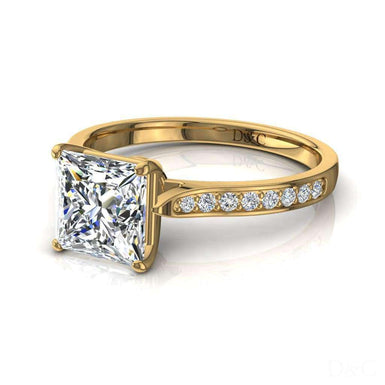 Bague Ganna solitaire diamant princesse et diamants ronds 0.50 carat I / SI / Or Jaune 18 carats