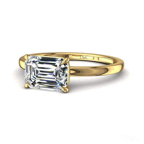 Bella anello di fidanzamento in oro giallo 0.50 carati con smeraldo e diamante