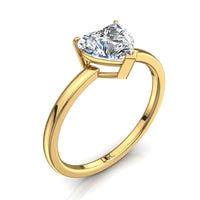 Bellissimo anello in oro giallo 0.40 carati con diamante a cuore