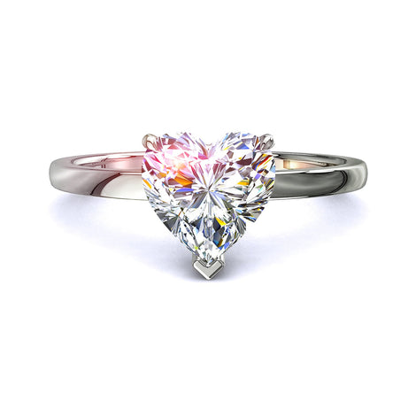 Bellissimo anello in oro bianco 0.60 carati con diamanti a cuore
