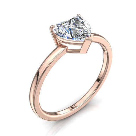Bellissimo anello in oro rosa 0.80 carati con diamanti a cuore