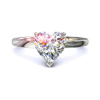 Bella anello di fidanzamento con diamante a cuore in oro bianco 1.50 carati