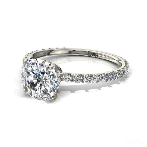 Anello di fidanzamento con diamante a cuscino in oro bianco da 2.20 carati di San Valentino