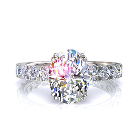 Bague solitaire 1.50 carat diamant ovale et diamants ronds Valentina