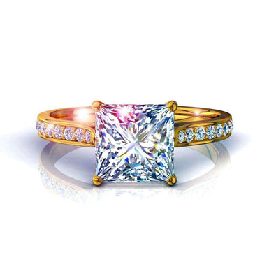 Ganna anello solitario principessa con diamante e diamanti rotondi 0.50 carati I / SI / Oro giallo 18 carati