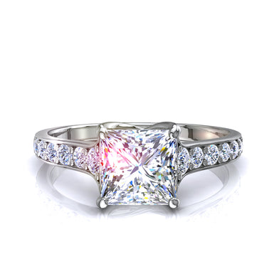 Bague Cindirella diamant princesse et diamants ronds 0.60 carat I / SI / Or Blanc 18 carats
