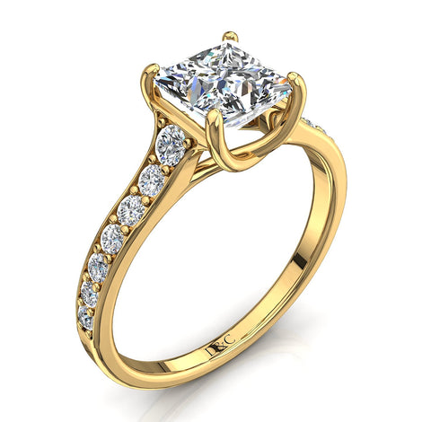 Cindirella Anello di fidanzamento con diamante principessa in oro giallo 0.90 carati