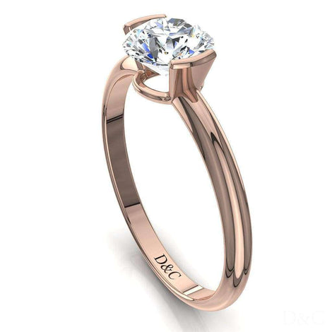 Anello di fidanzamento con diamante tondo Anoushka in oro rosa 0.80 carati