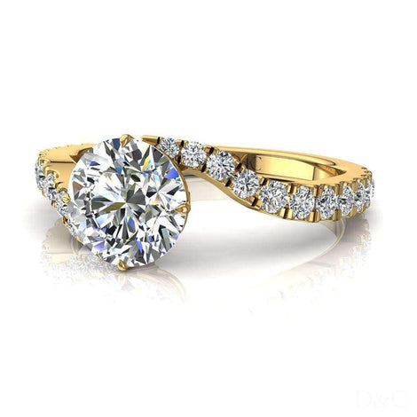 Anello di fidanzamento Adriana con diamante tondo da 1.30 carati in oro giallo