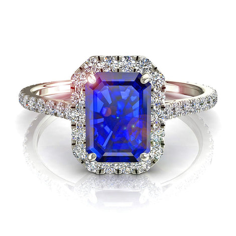 Anello di fidanzamento con smeraldi Camogli, zaffiri e diamanti tondi, oro bianco 0.90 carati