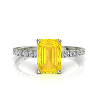 Anello di fidanzamento Zaffiro giallo smeraldo e diamanti tondi Jenny in oro bianco 1.80 carati
