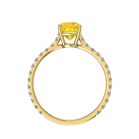 Anello di fidanzamento Cindirella in oro giallo 1.30 carati con zaffiro giallo ovale e diamanti tondi