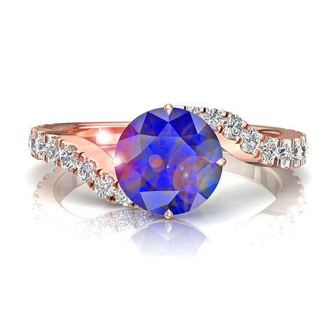 Anello di fidanzamento Adriana in oro rosa con zaffiro tondo e diamanti tondi 0.80 carati
