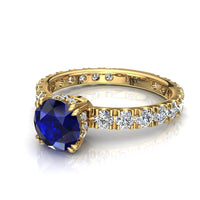 Anello di fidanzamento Valentina in oro giallo 1.90 carati con zaffiro tondo e diamanti tondi