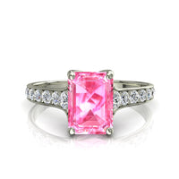 Anello di fidanzamento Cindirella in oro bianco 0.70 carati con zaffiro rosa smeraldo e diamanti tondi