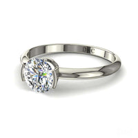 Anello di fidanzamento con diamante tondo Anoushka in oro bianco 0.20 carati