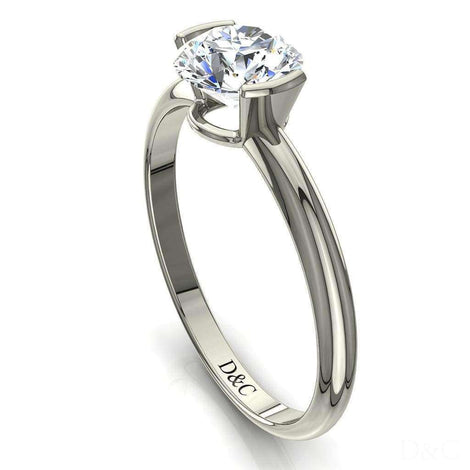 Anello di fidanzamento con diamante tondo Anoushka in oro bianco 0.60 carati