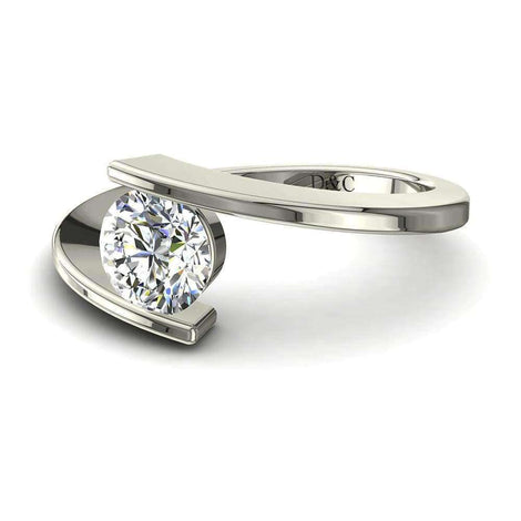 Anello di fidanzamento Arabella con diamante tondo da 0.70 carati in oro bianco