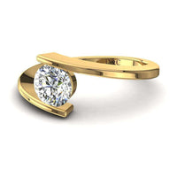Anello di fidanzamento Arabella con diamante tondo da 0.90 carati in oro giallo
