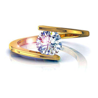 Anello di fidanzamento Arabella con diamante tondo da 1.20 carati in oro giallo