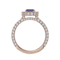 Anello di fidanzamento Viviane con smeraldi, zaffiri e diamanti tondi, oro rosa 2.20 carati