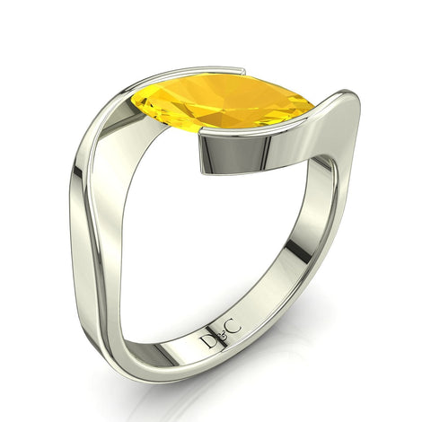 Anello di fidanzamento con zaffiro giallo marquise Sylvia in oro bianco 0.80 carati