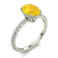 Anello di fidanzamento ovale zaffiro giallo e diamanti tondi San Valentino in oro bianco 1.20 carati
