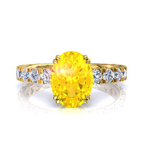 Anello di fidanzamento Valentina in oro giallo 1.70 carati con zaffiro giallo ovale e diamanti tondi
