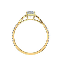 Anello di fidanzamento Angela in oro giallo 1.30 carati con diamante e smeraldo