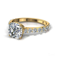 Anello di fidanzamento Rebecca in oro giallo 1.50 carati con diamante taglio cuscino