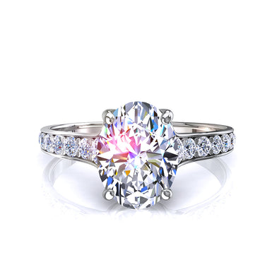 Anello solitario Cindirella con diamante ovale e diamanti rotondi da 0.60 carati I/SI/Platino