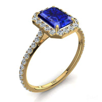 Anello di fidanzamento con smeraldo Camogli, zaffiro e diamanti tondi, oro giallo 1.30 carati