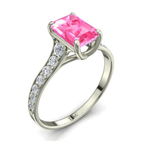 Anello di fidanzamento Cindirella in oro bianco 1.00 carati con zaffiro rosa smeraldo e diamanti tondi