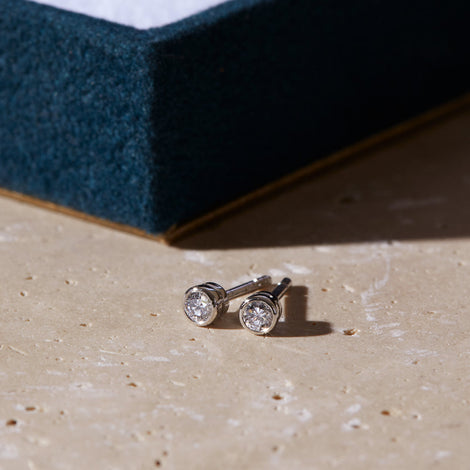Alambra 0.60 carat round diamond earrings Alambra round diamond earrings DCGEMMES