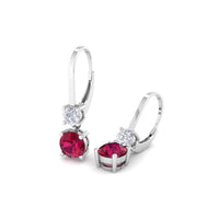 Orecchini Perla con rubino tondo 0.70 carati e diamanti tondi Orecchini Perla con rubino tondo e diamanti tondi DCGEMMES